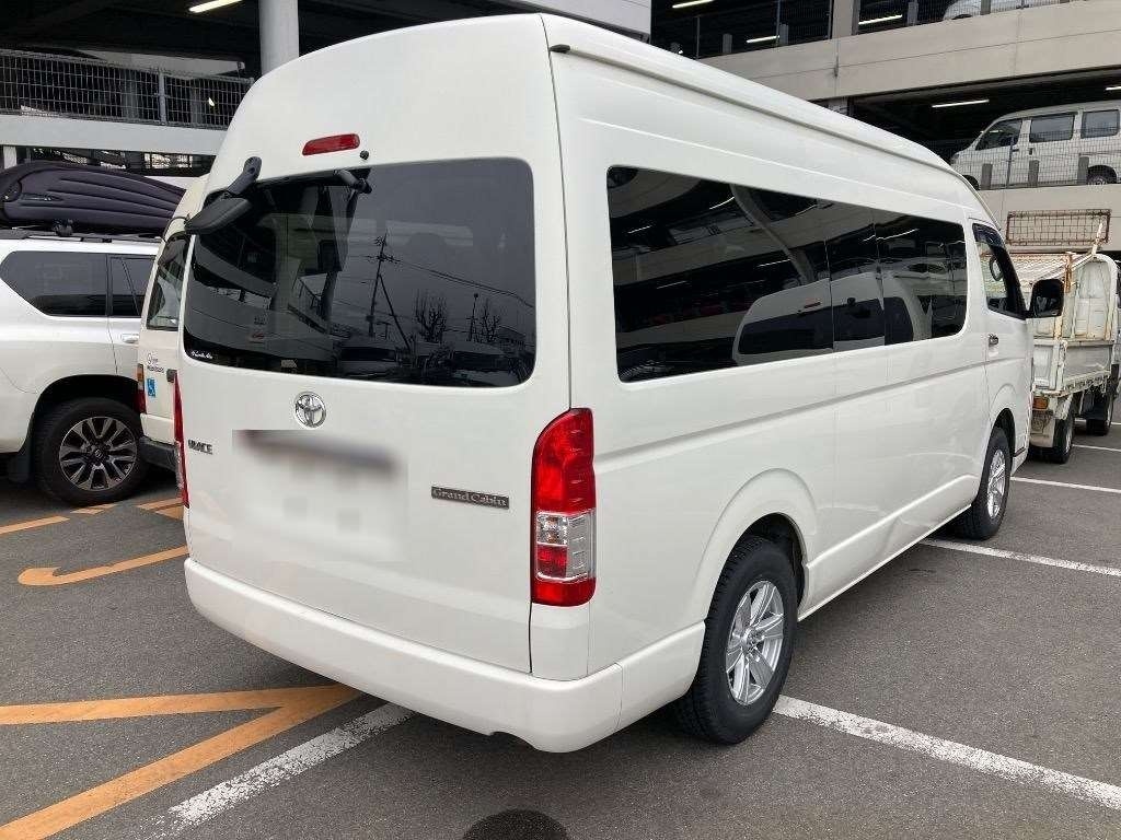 TOYOTA HIACE