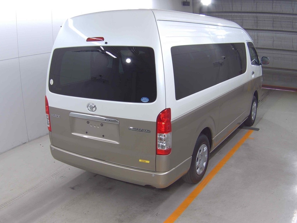 TOYOTA HIACE