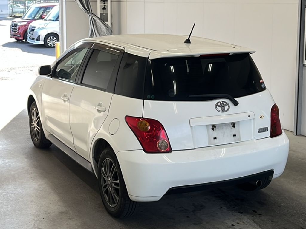 TOYOTA IST