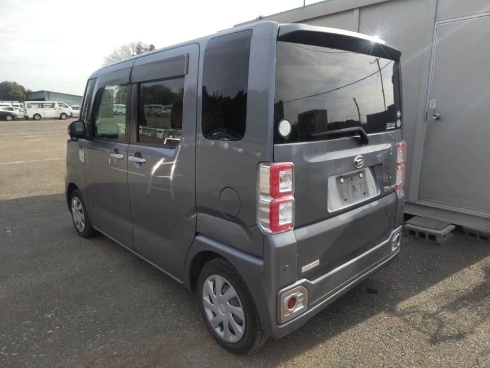 DAIHATSU WAKE