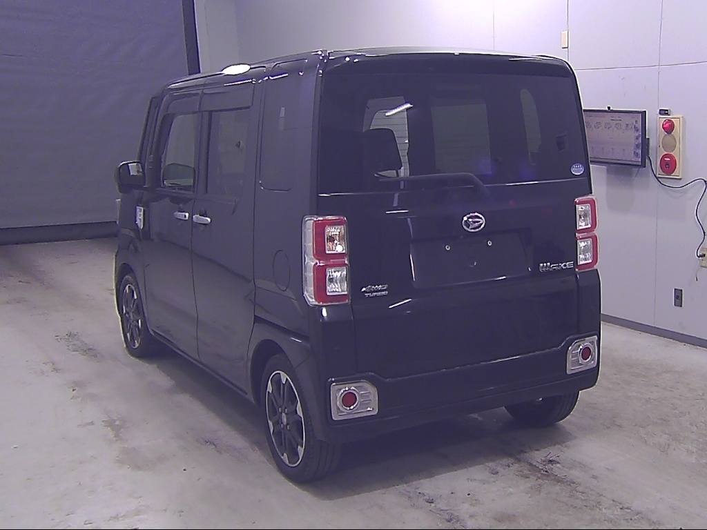 DAIHATSU WAKE