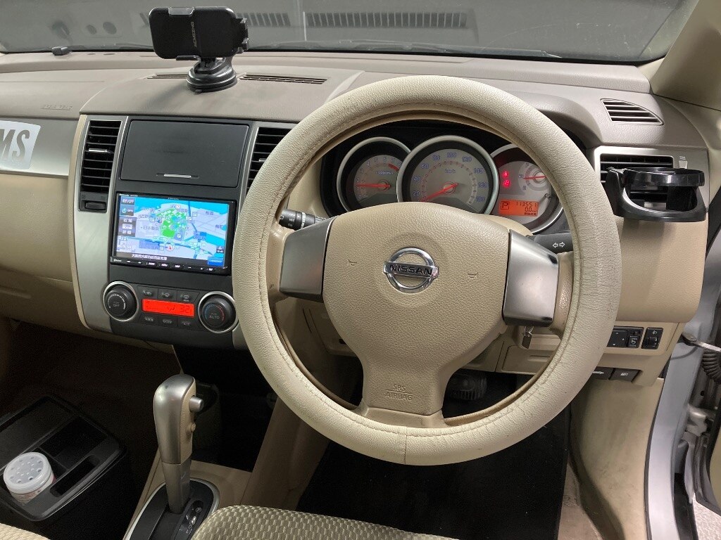NISSAN TIIDA