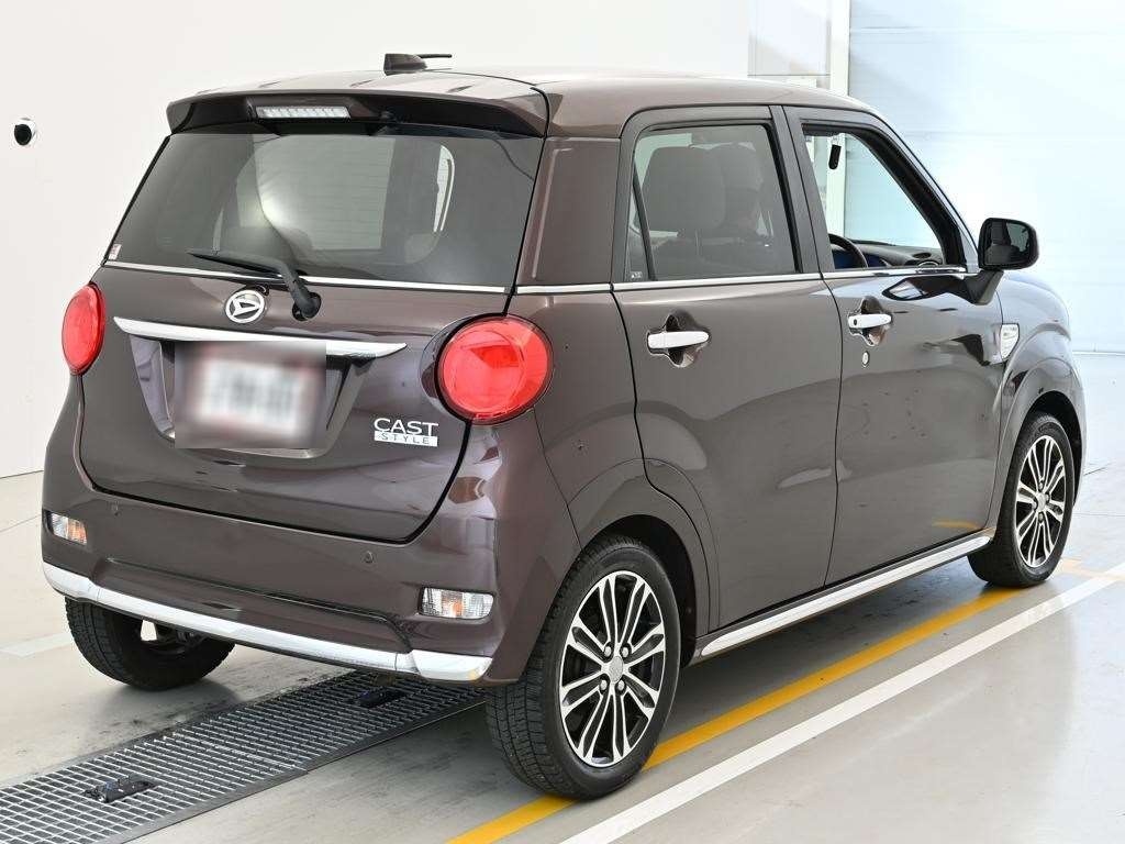 DAIHATSU CAST