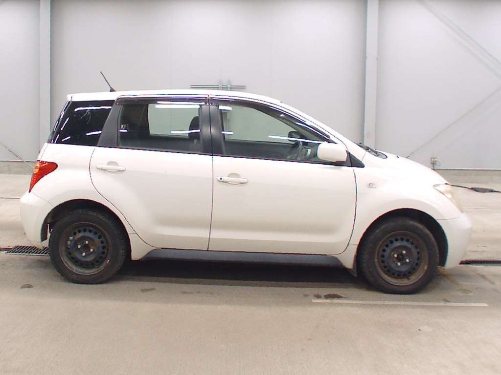 TOYOTA IST