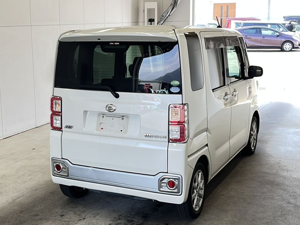 DAIHATSU WAKE
