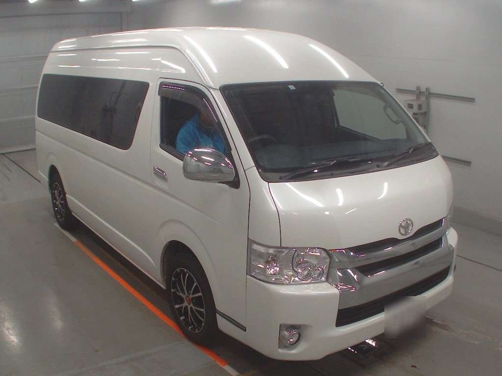 TOYOTA HIACE