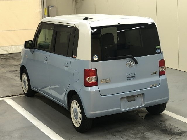 TOYOTA PIXIS SPACE