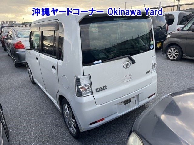 TOYOTA PIXIS SPACE