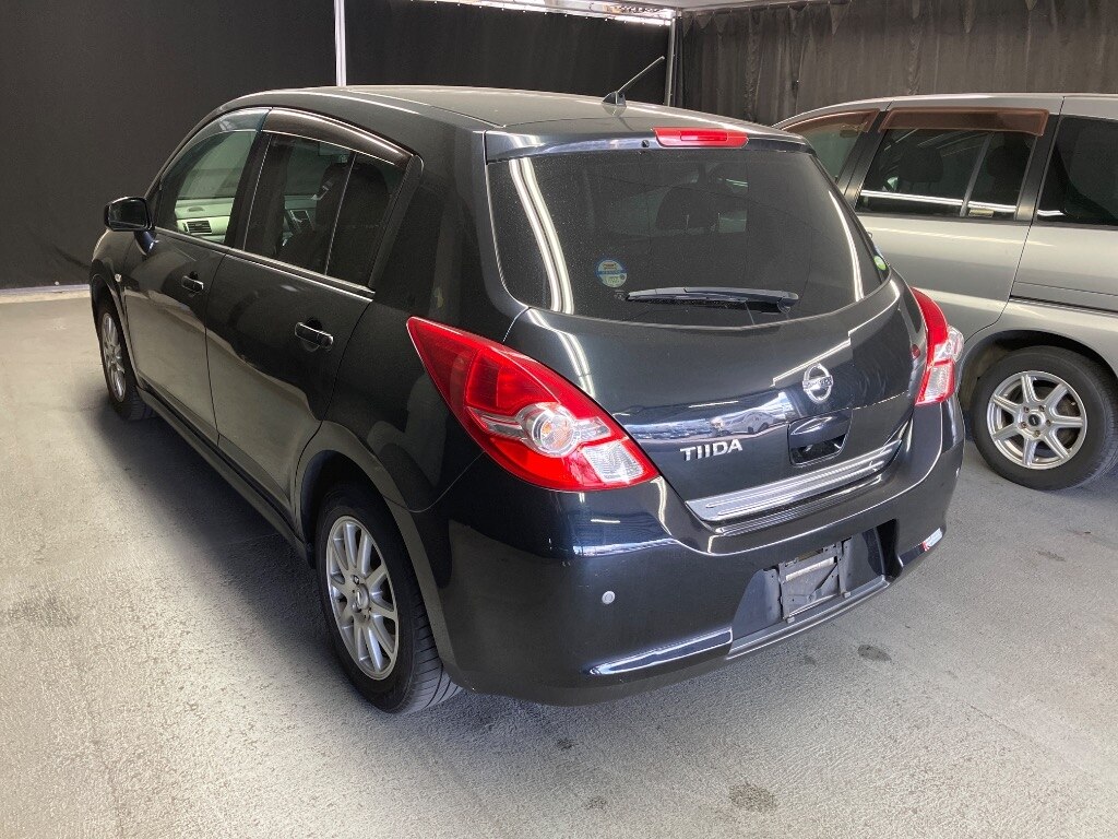 NISSAN TIIDA
