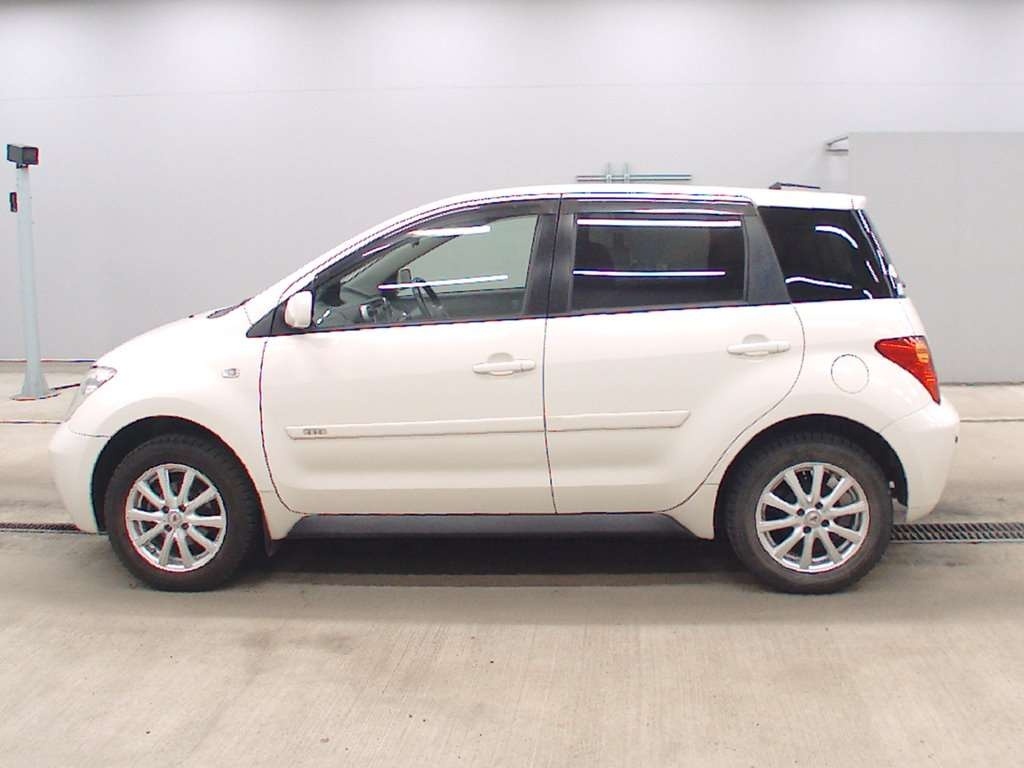 TOYOTA IST