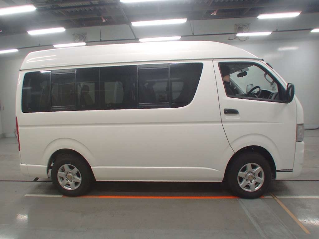 TOYOTA REGIUS ACE