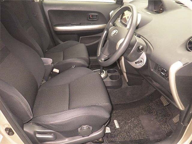 TOYOTA IST