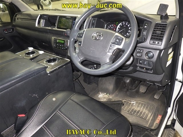 TOYOTA HIACE