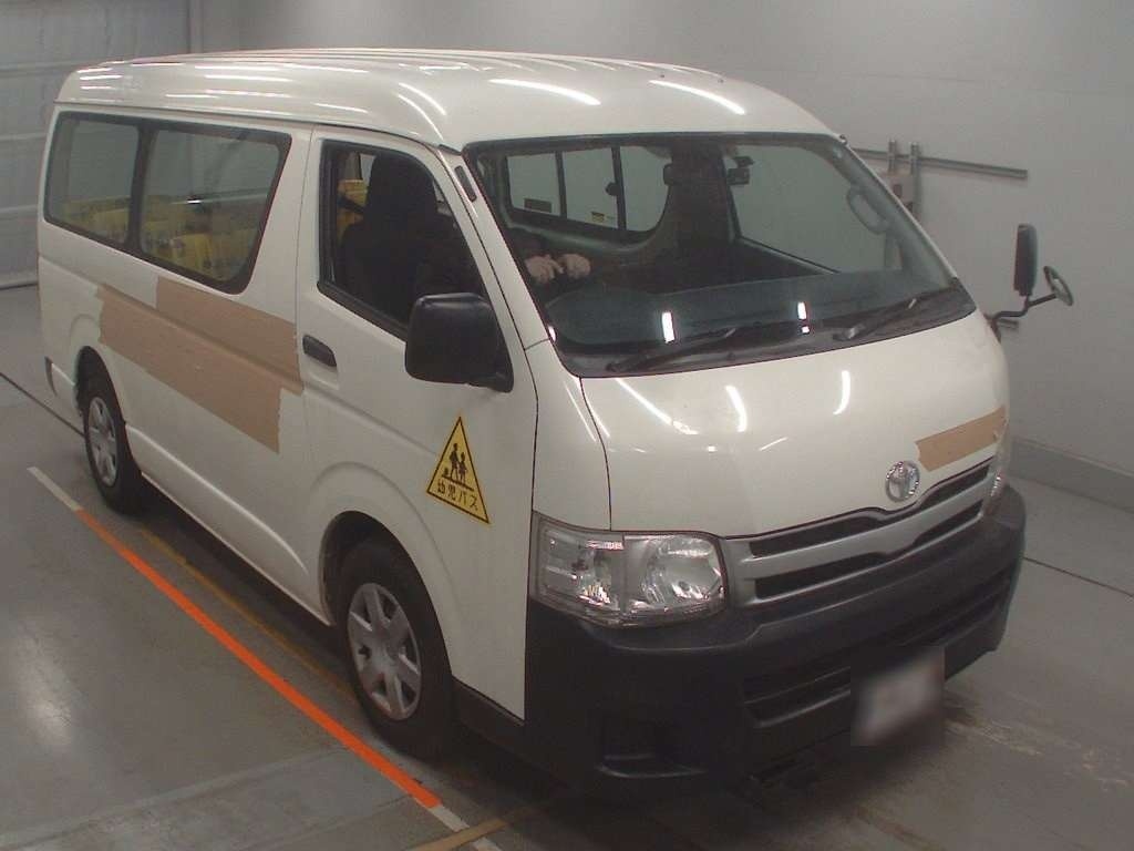 TOYOTA HIACE