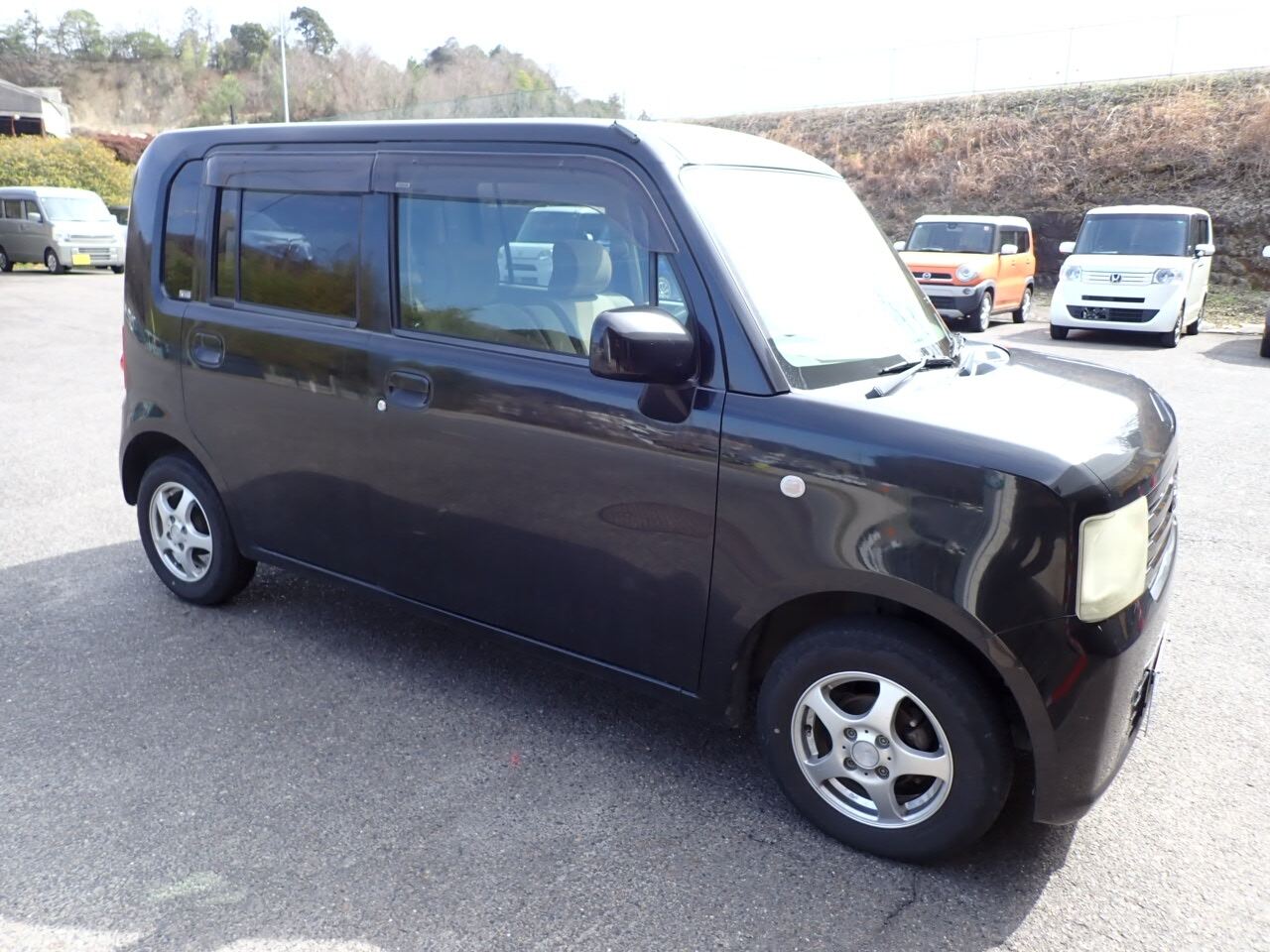 DAIHATSU MOVE CONTE