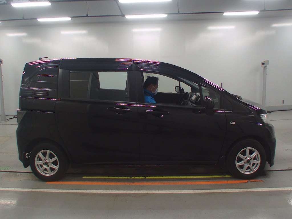 HONDA FREED SPIKE