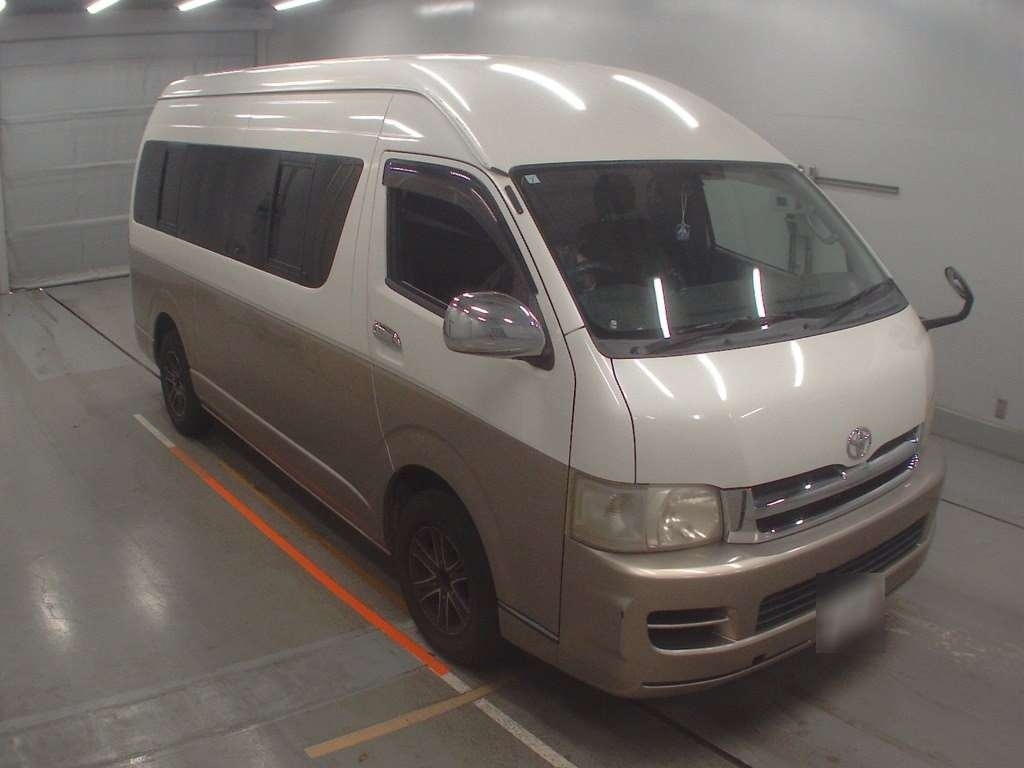 TOYOTA HIACE