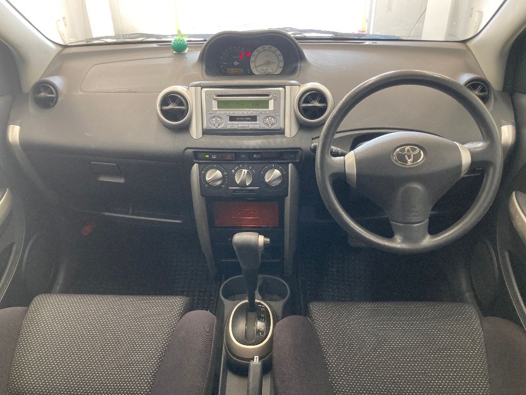 TOYOTA IST
