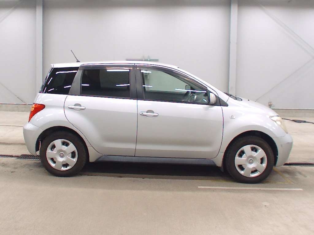 TOYOTA IST