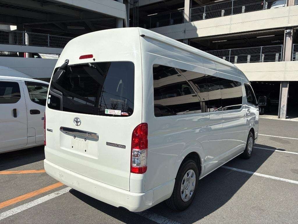 TOYOTA HIACE