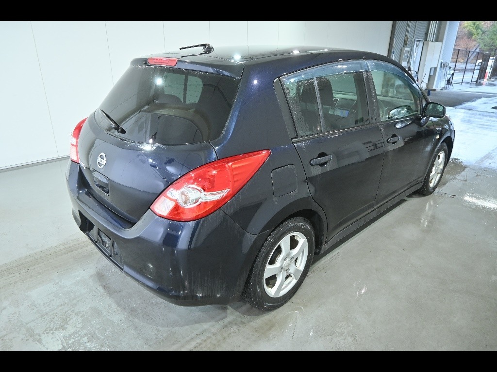 NISSAN TIIDA