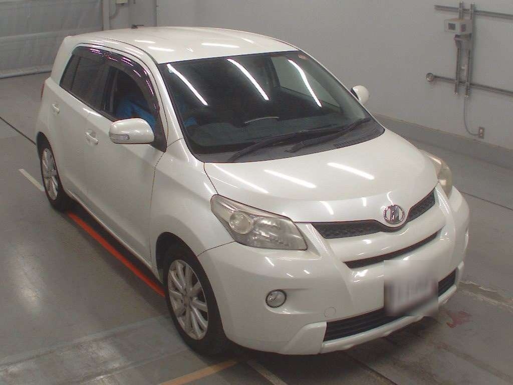 TOYOTA IST
