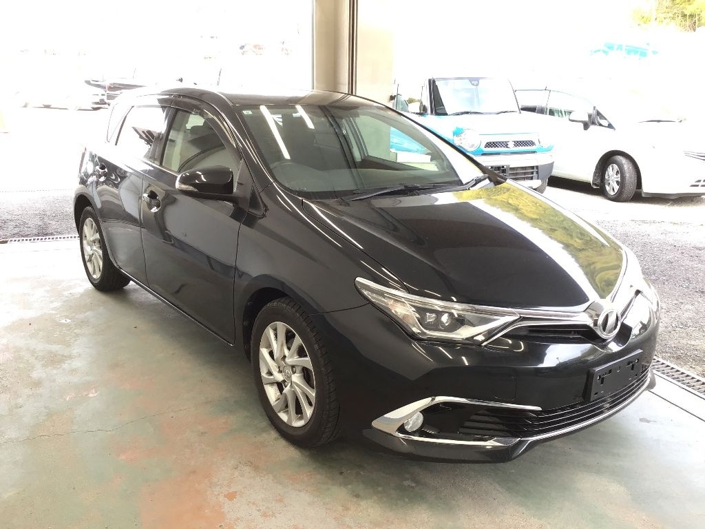 TOYOTA AURIS
