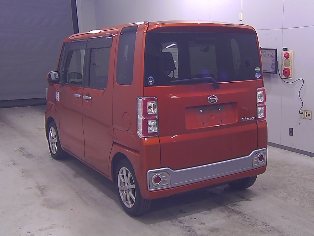 DAIHATSU WAKE
