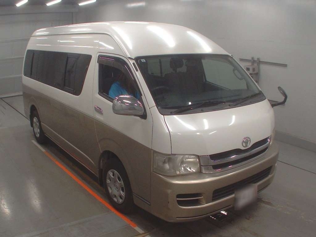 TOYOTA HIACE