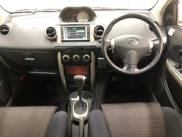 TOYOTA IST