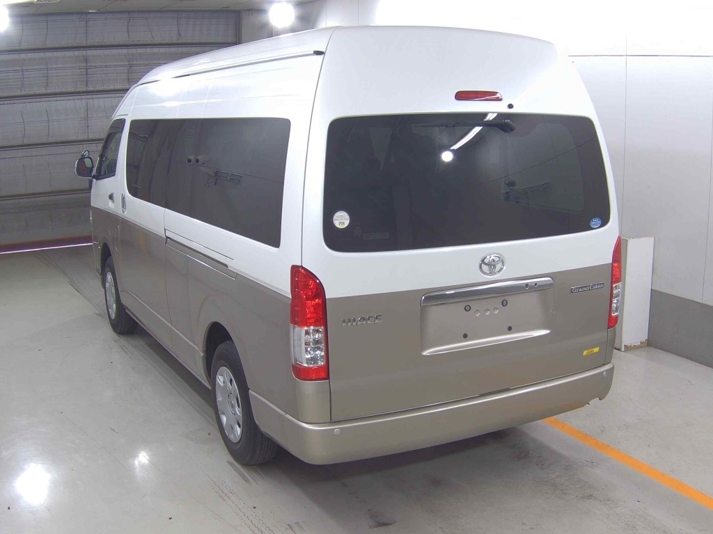 TOYOTA HIACE