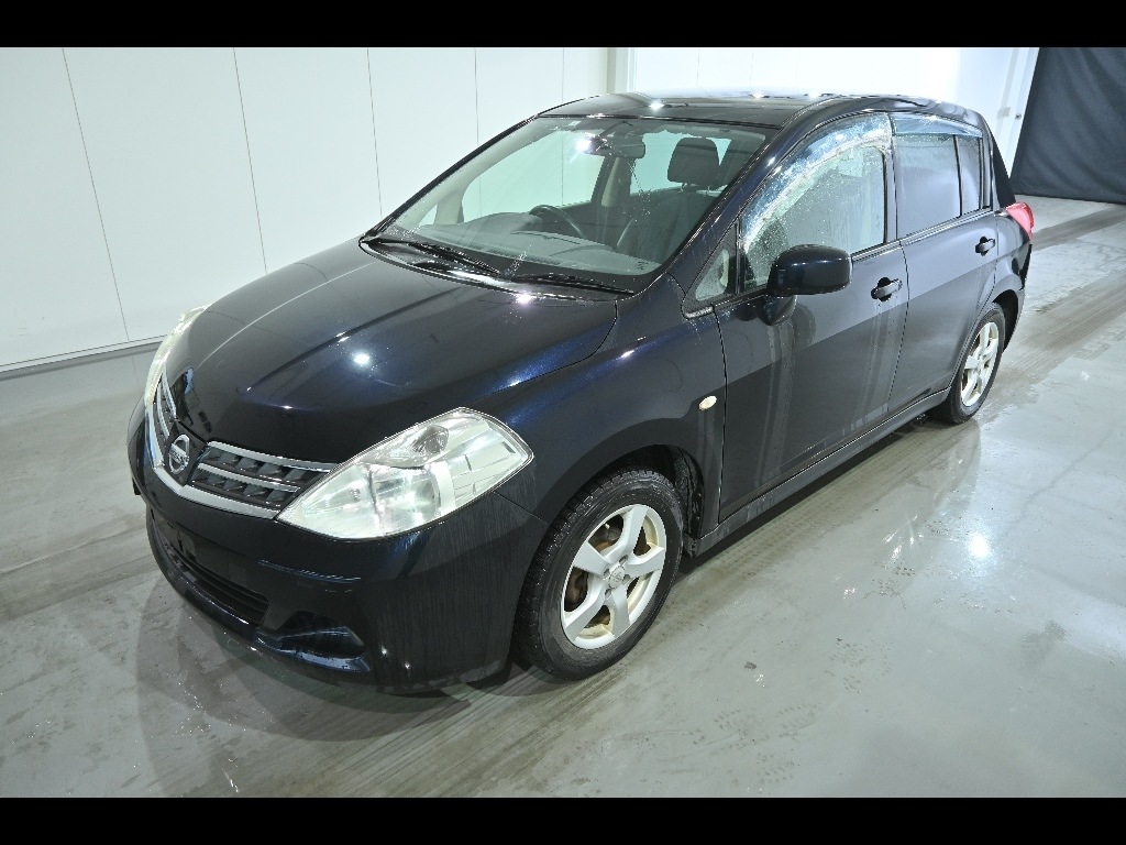 NISSAN TIIDA