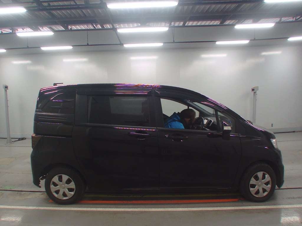 HONDA FREED SPIKE