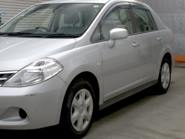 NISSAN TIIDA LATIO