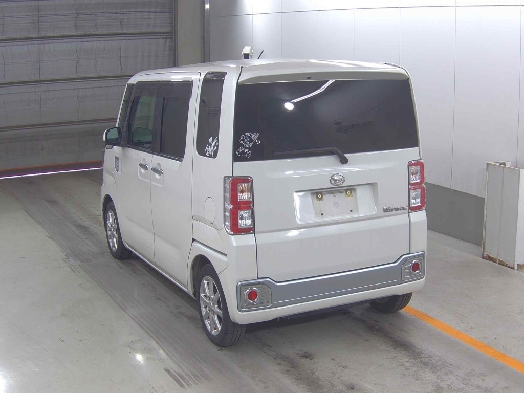 DAIHATSU WAKE