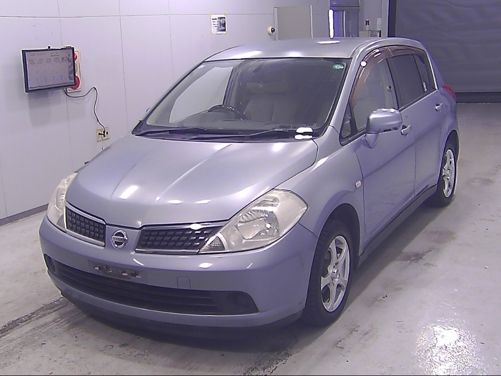 NISSAN TIIDA