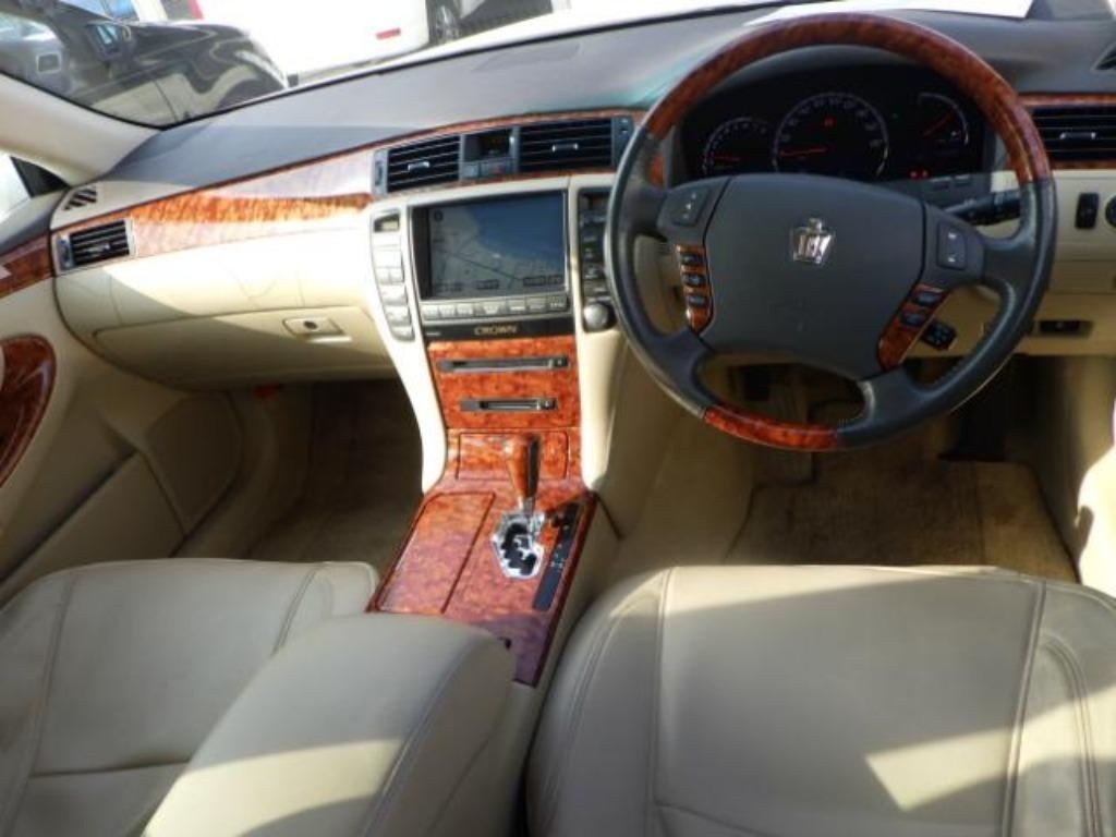 TOYOTA CROWN