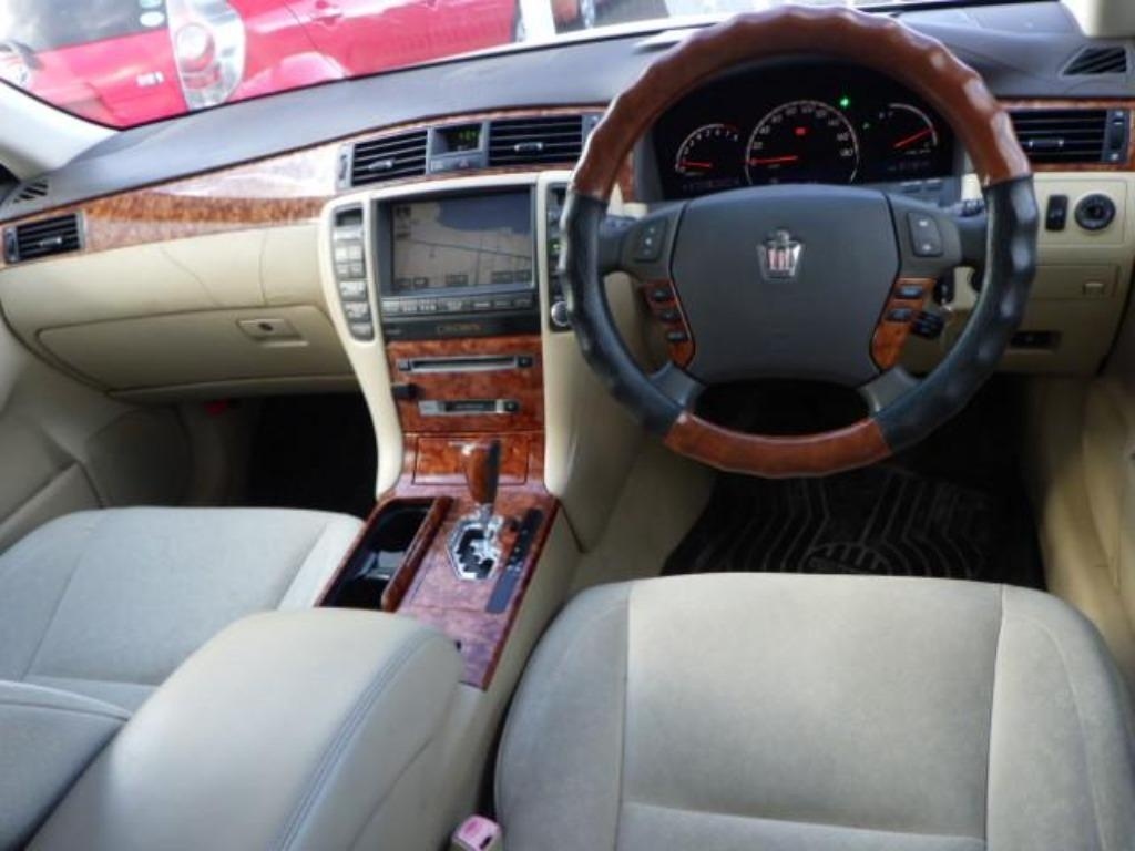 TOYOTA CROWN