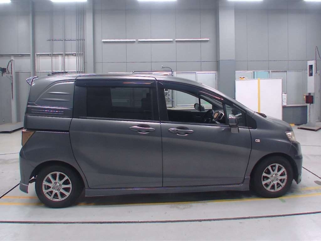 HONDA FREED SPIKE