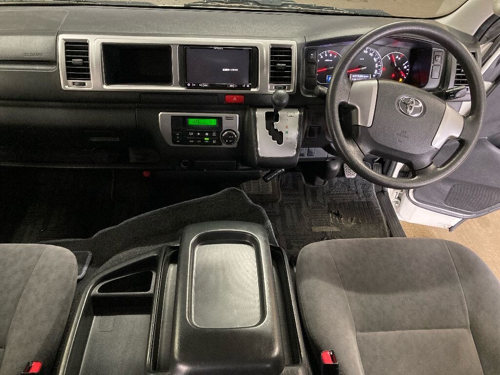 TOYOTA HIACE