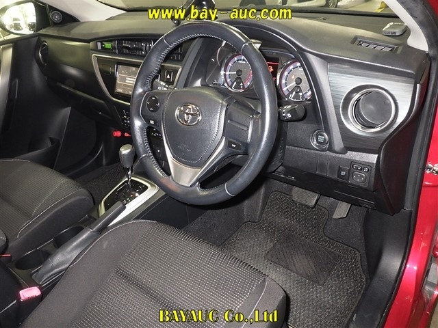 TOYOTA AURIS