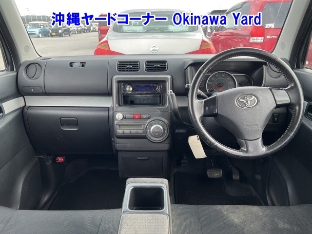 TOYOTA PIXIS SPACE