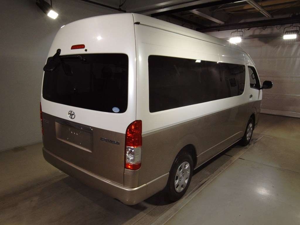 TOYOTA HIACE