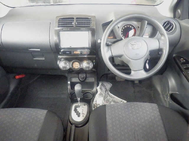 TOYOTA IST