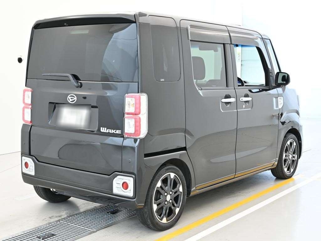 DAIHATSU WAKE