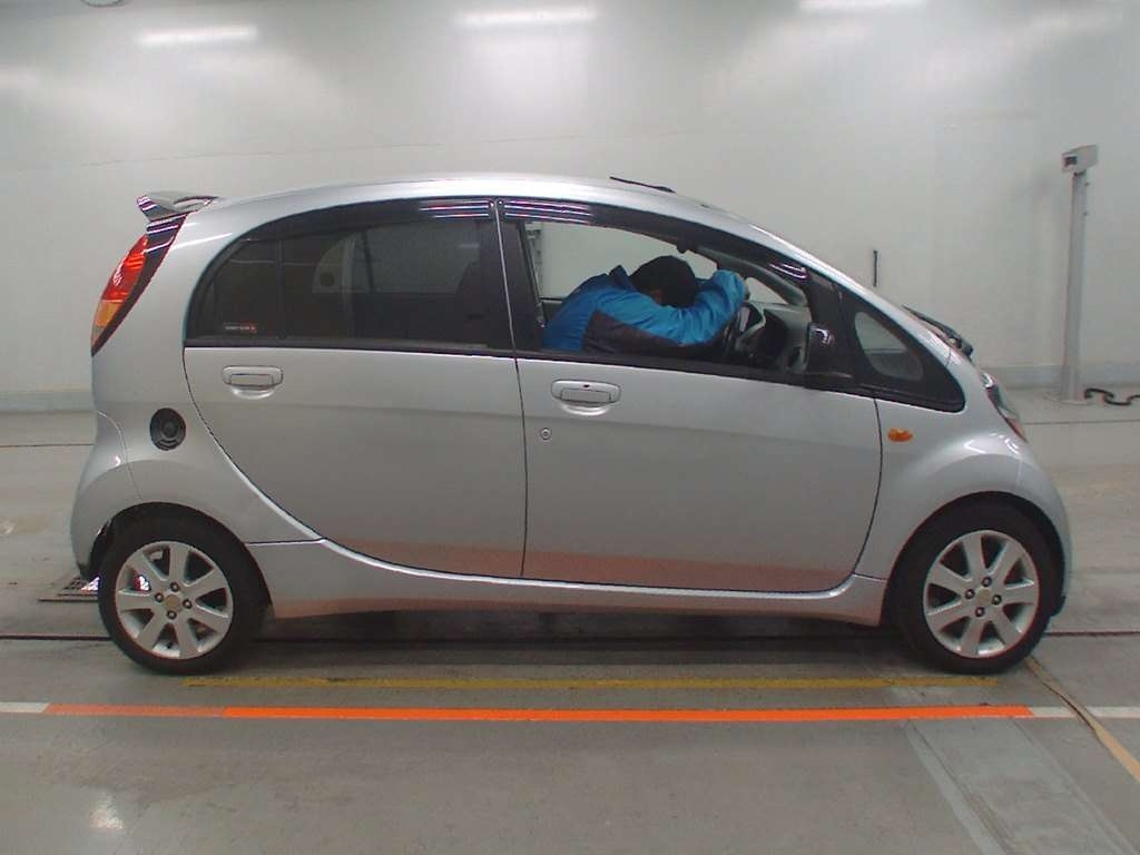 MITSUBISHI I