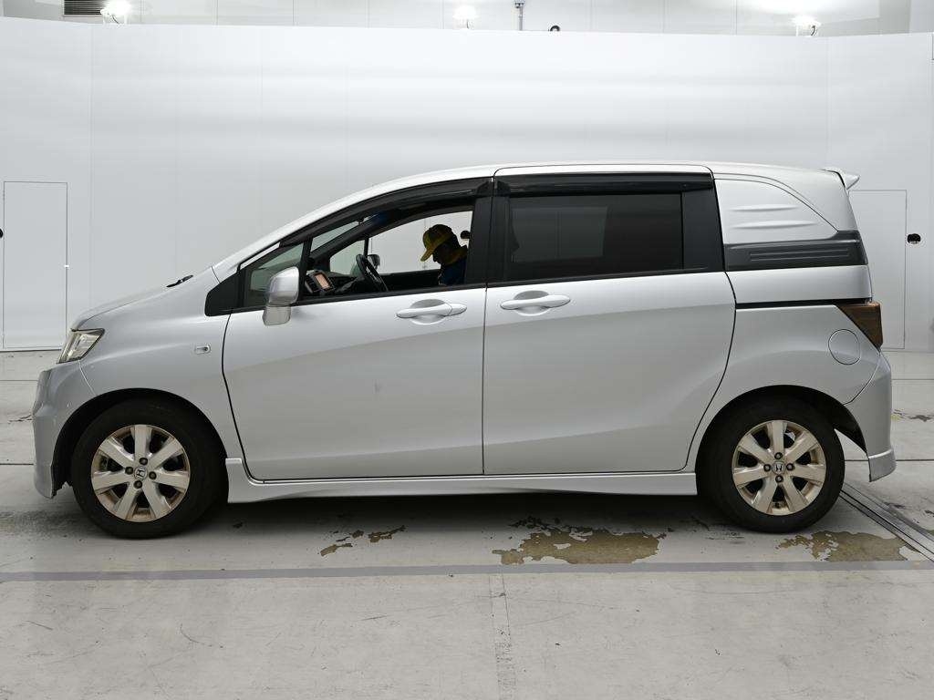 HONDA FREED SPIKE