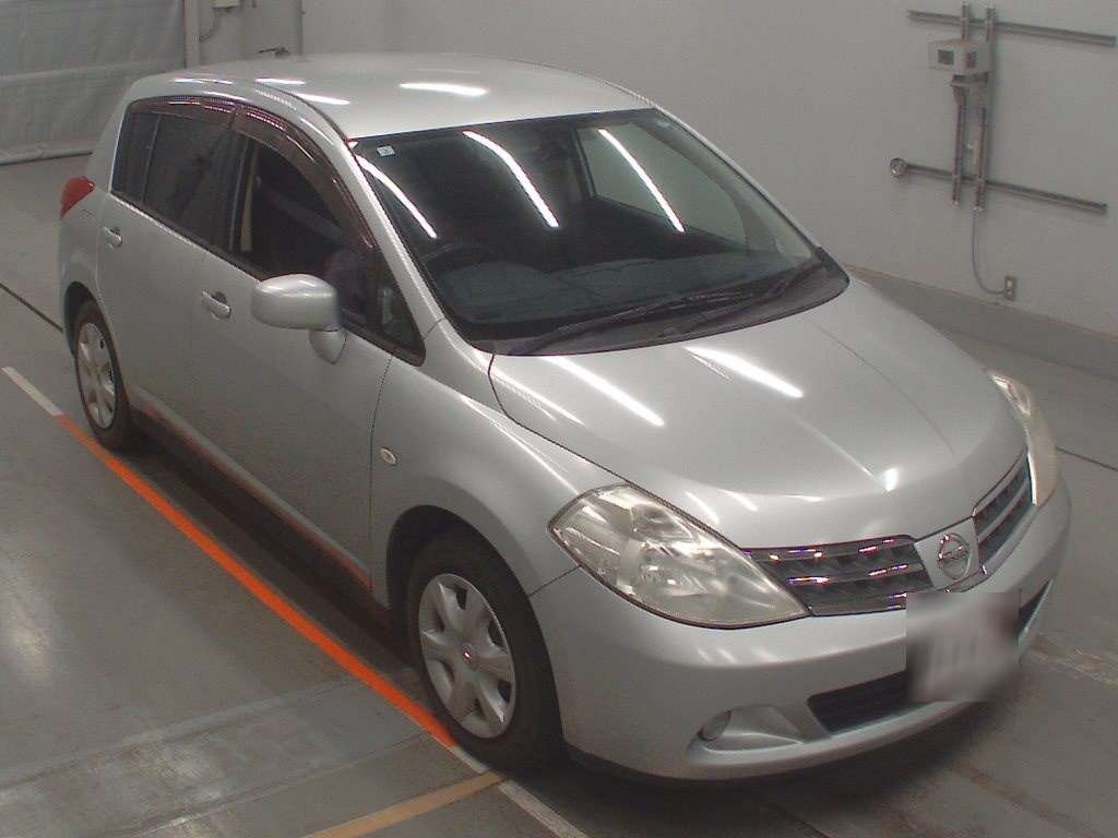 NISSAN TIIDA