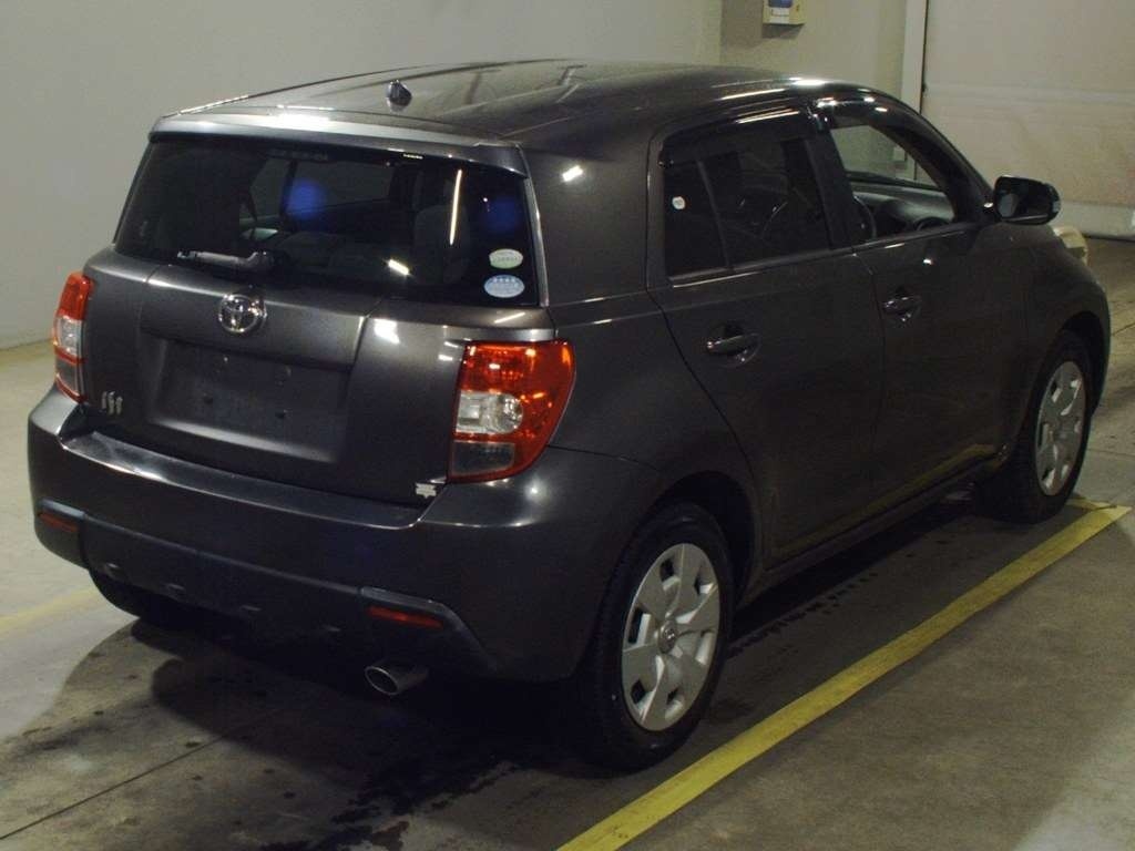 TOYOTA IST