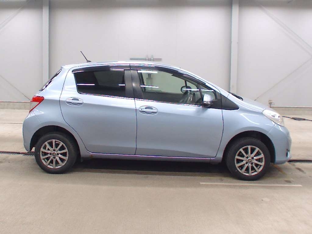 TOYOTA VITZ
